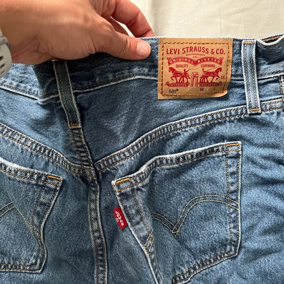 Ribcage Levis Jean Shorts - Picture 4 of 6